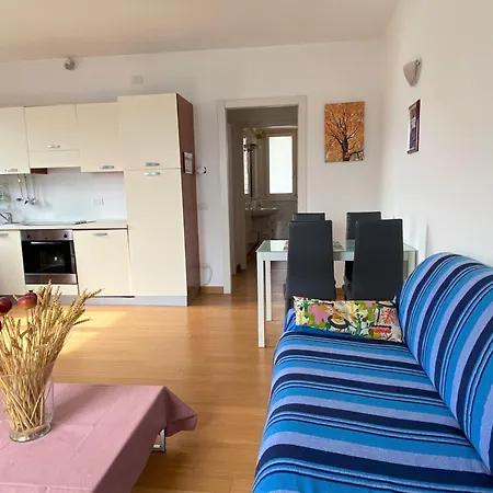 The Swallow - With Terrace View Apartment