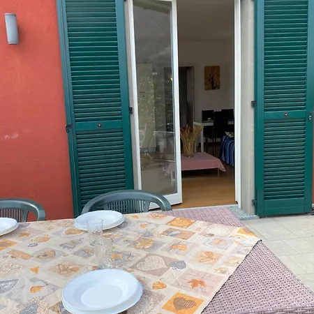 The Swallow - With Terrace View Apartment Argegno